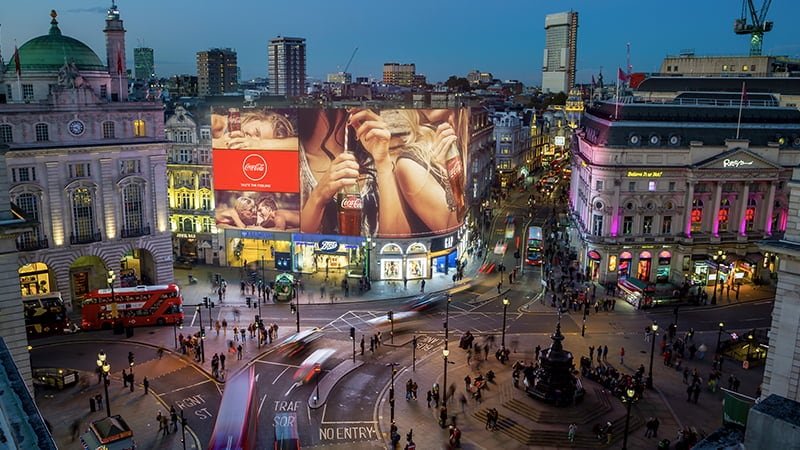 런던의 피카딜리 LED 스크린