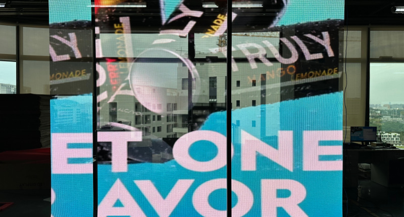 9.947m² p3.9 3.9ホログラフィック透明ディスプレイが米国で正常に導入されました2