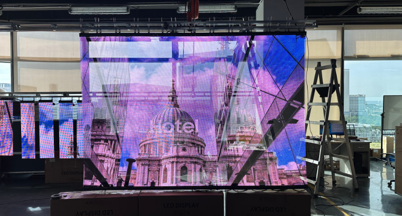 Tela holográfica invisível P3.9-3.9 O-Raster de 6m² implantada com sucesso nos EUA